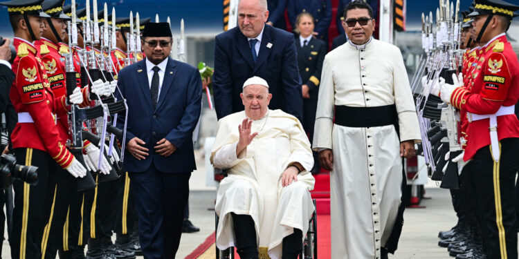 Papa Francis Endonezya’da; dinler arası diyalog mesajı verecek