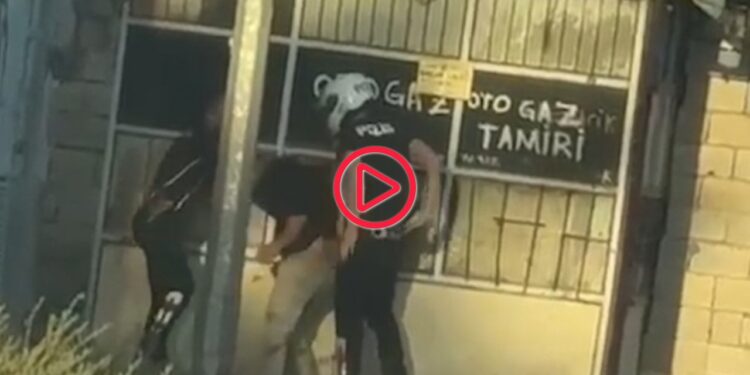 Polis şiddeti kayıt altında: Önce yumrukladılar sonra gözaltına aldılar