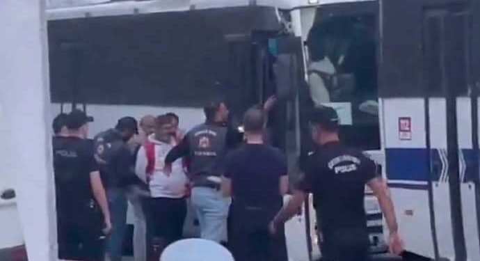 Polonez işçilerine ters kelepçeli gözaltı