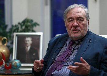 Prof. Dr. İlber Ortaylı hastaneye kaldırıldı