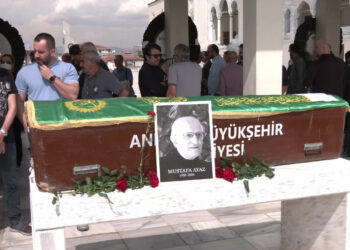 Ressam Mustafa Ayaz, Son Yolculuğuna Uğurlandı