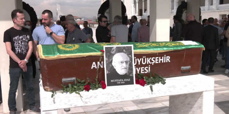 Ressam Mustafa Ayaz, Son Yolculuğuna Uğurlandı