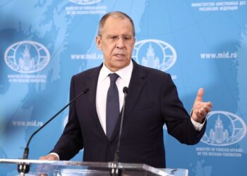 Rusya Dışişleri Bakanı Lavrov: Türkiye S-400’leri onaysız satamaz