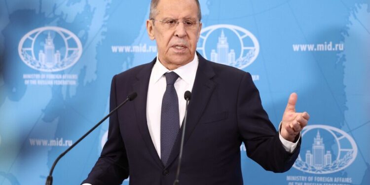 Rusya Dışişleri Bakanı Lavrov: Türkiye S-400’leri onaysız satamaz