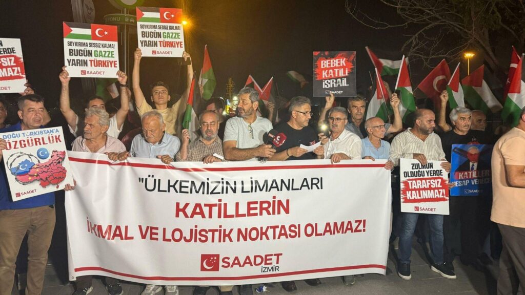 Saadet Partililer, ABD’nin İsrail için bölgeye gönderdiği geminin İzmir’e demir atmasını protesto etti