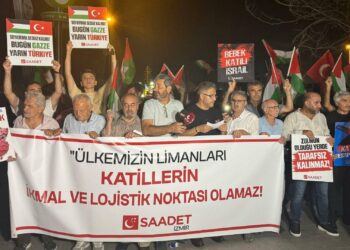 Saadet Partililer, ABD’nin İsrail için bölgeye gönderdiği geminin İzmir’e demir atmasını protesto etti