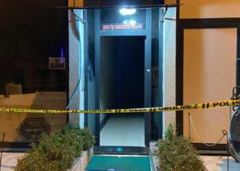 Sakarya'da Erkek Şiddeti: Genç Kadını İş Yerinde Başından Vurdu!