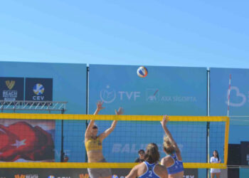 Sarımsaklı Plajı'nda Voleybol Turnuvası Heyecanı