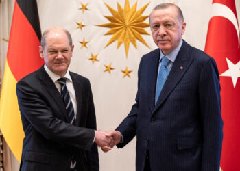 Scholz, Erdoğan ile anlaştı: “Başvurusu kabul edilmeyen sığınmacılar Türkiye’ye gönderilecek” 