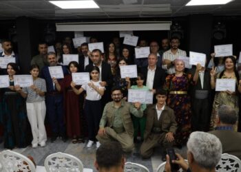Silopiya’da Kürtçe eğitimini tamamlayanlar için tören