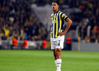 Taraftarın Sevgilisi Olmuştu: Jayden Oosterwolde'den Fenerbahçe Kararı