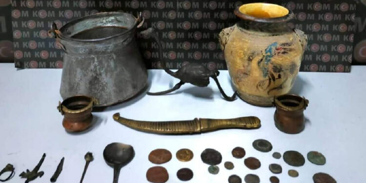 Tarihi Eser Kaçakçılarına Operasyon... Ele Geçirilenler Arasında Yok Yok