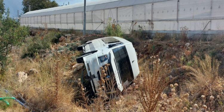 Tatil Cennetinde Feci Kaza: Tur Minibüsü Devrildi