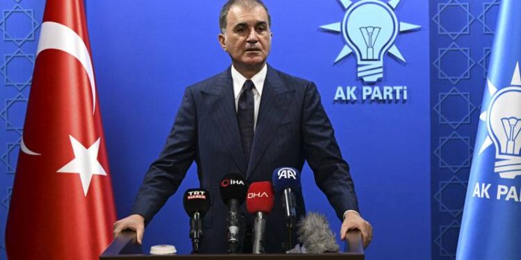 Teğmenlere hakaret kabul edilemez, yemin töreninde Atatürk'ü anmaları kadar doğal bir şey yoktur