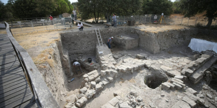 Troya Antik Kenti'nde Heyecanlandıran Keşif! Tam 3 bin 500 Yıllık...