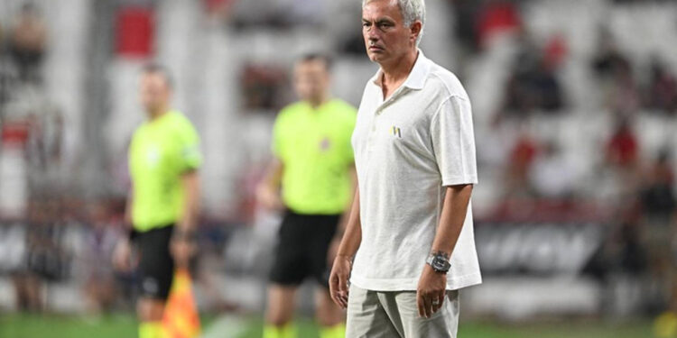 Tüm Dünya Mourinho'nun Hareketini Konuşuyor: Manşetleri Süsledi