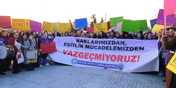 Türkiye'de kadınlar iş yaşamında hâlâ eşit ücret mücadelesi veriyor