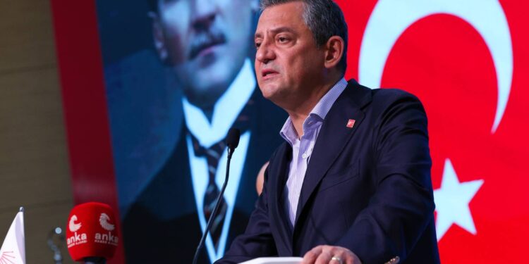 Türkiye’ye demokrasi vaat ediyorsanız, parti içi demokrasiyi öne alacaksınız