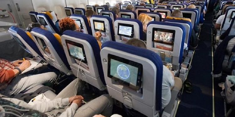 Uçakta Cinsel İlişki Kriz Çıkardı, Çift Gözaltında