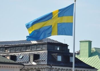 Ülkesine dönen göçmenlere 30 bin avro verecek