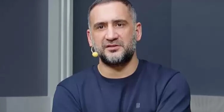 Ümit Karan'dan Yıldız İsme Sert Eleştiri: 'Kimse Gözünün Yaşına Bakmaz'