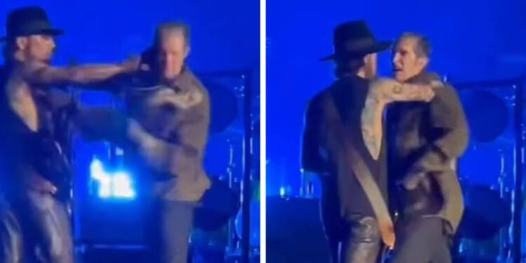 Ünlü Rock Grubunun Konserinde Kavga! Solist, Gitaristi Yumrukladı