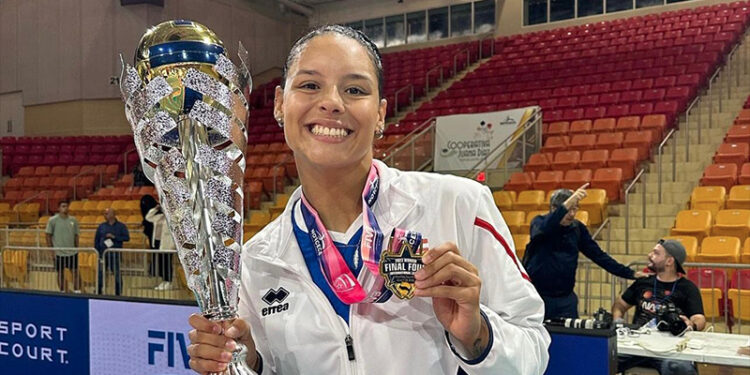 Voleybolcu Pilar Marie Victoria Lopez'in ön otopsi raporunda mantarlı tavuk salatası şüphesi