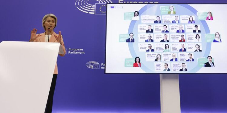 Von der Leyen yeni Komisyon ekibini açıkladı