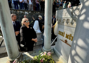 Zeki Müren Vefatının 28. Yılında Kabri Başında Anıldı