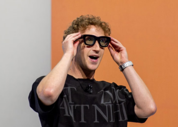 Zuckerberg’ün yeni oyuncağı Orion: 100gr’dan hafif, normal bir gözlük gibi gözüken “zaman makinası”