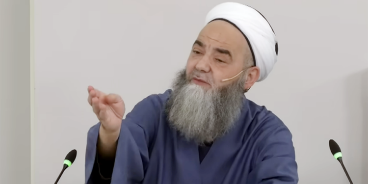 ‘Cübbeli Ahmet’e saldırı girişimi; şahıs gözaltına alındı