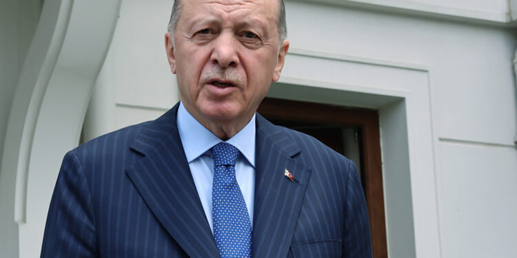 ‘Erdoğan’a hakaret’ iddiasıyla suçlanıyor: Liseli çocuk, her hafta karakolda imza atıyor