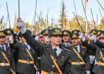 ‘TSK siyasallaşmasını tamamladı, şimdi radikalleşme aşamasında’