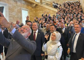 ‘Türkiye gibi bir ülkenin lüks saat ithalatı niye artar, hiç düşündünüz mü?’