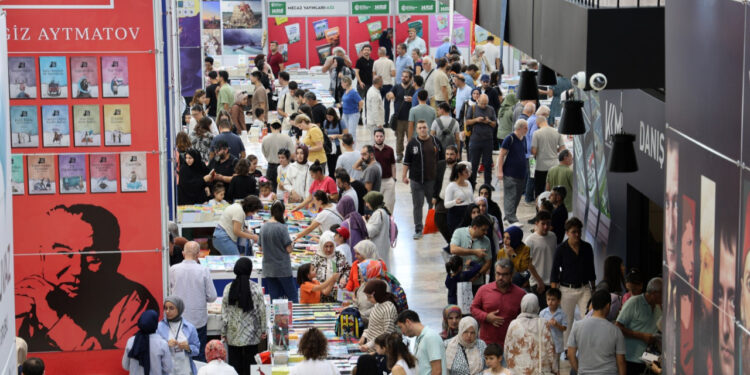 14. Kocaeli Kitap Fuarı'na İlk İki Günde Yoğun İlgi