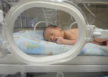 6 aylık bebeğe kuvözde tutulması için ilaç verildi, bebek sersemledi