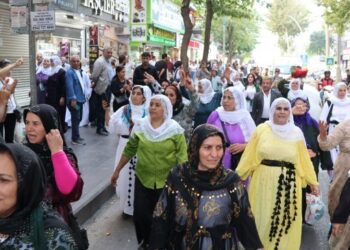 Miting sonrası yürüyüş: Bê Serok jiyan nabe