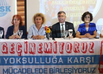KESK hükümetin ekonomi politikalarına karşı alanlara iniyor