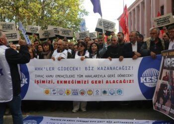 KESK bakanlık önünde ihraç edilen üyelerinin işe iadelerini istedi