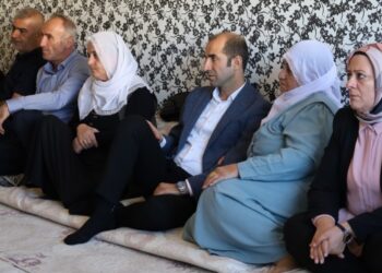 Bayındır: Kürtler büyük direniyor