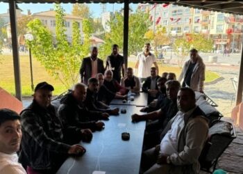 Irkçı saldırganlar düğün sahiplerinden özür diledi