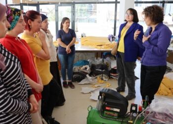 DEM Partililer tekstil işçisi kadınlarla bir araya geldi