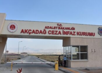 Ağız içi ve çıplak arama dayatmasıyla tedaviye engel