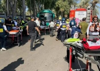 İsrail’de kamyon otobüs durağına daldı: 35 yaralı