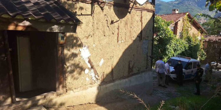 72 Yaşındaki Adam Evinde Ölü Bulundu