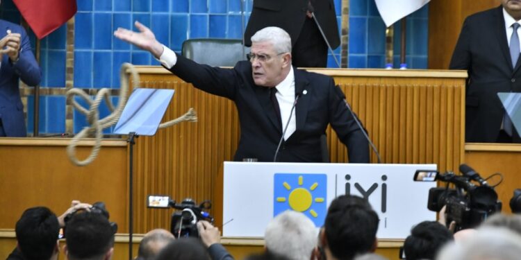 Dervişoğlu Bahçeli’ye “al bunu baş ucuna as” diye urgan attı; MHP lideri kabul etti