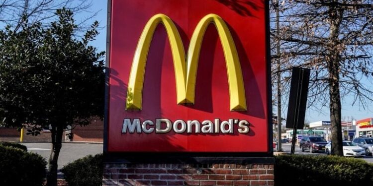 ABD’de McDonalds hamburgerleri bakteri salgınına neden oldu