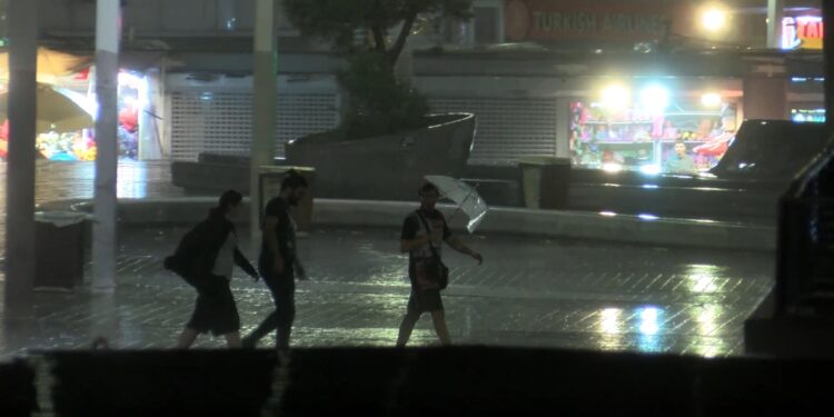 AFAD'dan "sarı" ve "turuncu" kodlu uyarı: Sağanak yağış geliyor