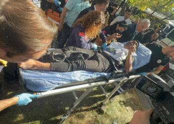 Açlık Grevindeki Fernas İşçisi Fenalaştı: Apar Topar Hastaneye Kaldırdılar