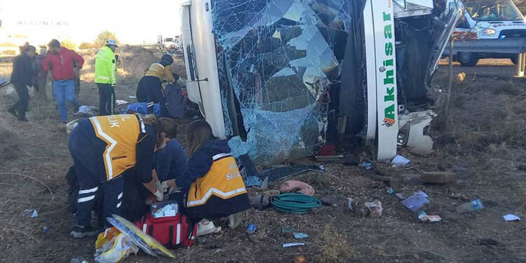 Aksaray’da yolcu otobüsü devrildi: 6 ölü, 20 yaralı
